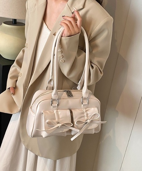 yuue' ( wear )（ユーイ）の「ダブルリボンポケットボストンバッグ（ボストンバッグ・レディース・シルバー/ブラック/アイボリー/レッド・FREE）」の6枚目の写真
