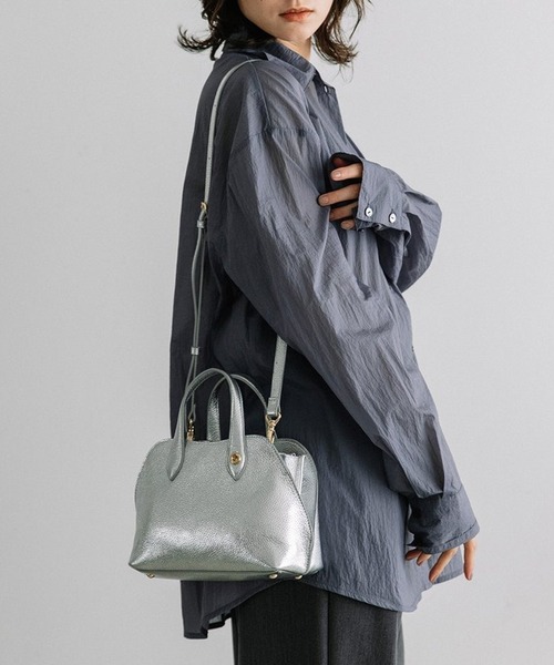 Beau're(ヴュレ)の「【BEAURE】カウレザー ショルダー付 2way ミニボストンバッグ B-25421(ボストンバッグ・レディース・シルバー/ブラック/ベージュ/ブラウン・FREE)」の15枚目の写真