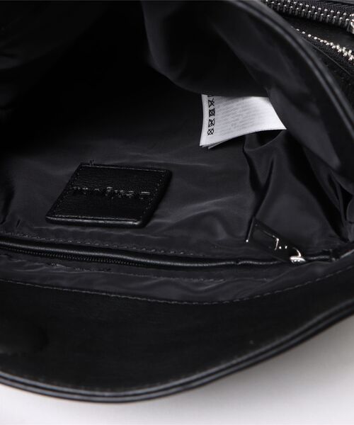 Desigual（デシグアル）の「3Dロゴ レザー風 拡張フラップショルダーハンドバッグ ブラック（ショルダーバッグ・レディース・ブラック・FREE）」の4枚目の写真