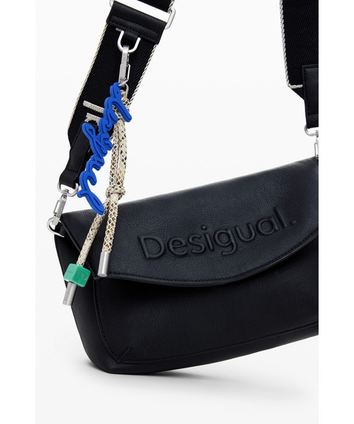 Desigual（デシグアル）の「3Dロゴ レザー風 拡張フラップショルダーハンドバッグ ブラック（ショルダーバッグ・レディース・ブラック・FREE）」の8枚目の写真