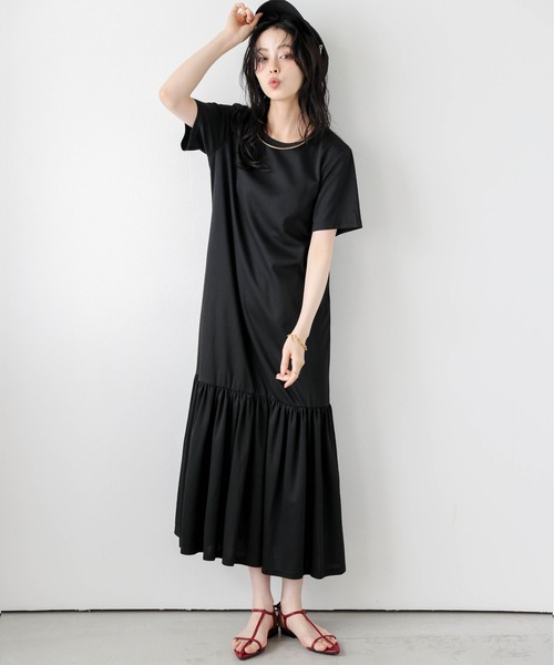 AMELY(エミリー)の「ギャザーTシャツワンピース(ワンピース・レディース・ブラック/カーキブラウン/グレー・フリー)」の2枚目の写真