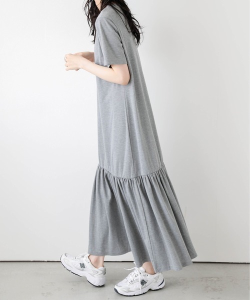 AMELY(エミリー)の「ギャザーTシャツワンピース(ワンピース・レディース・ブラック/カーキブラウン/グレー・フリー)」の11枚目の写真