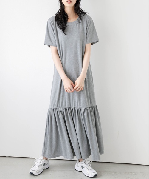 AMELY(エミリー)の「ギャザーTシャツワンピース(ワンピース・レディース・ブラック/カーキブラウン/グレー・フリー)」の13枚目の写真