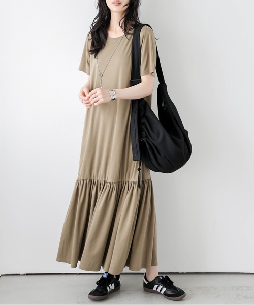 AMELY(エミリー)の「ギャザーTシャツワンピース(ワンピース・レディース・ブラック/カーキブラウン/グレー・フリー)」の16枚目の写真