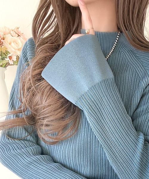 classicalelf(クラシカルエルフ)の「袖にキュン♪大人女子の旬顔トップス。袖フレアハイネックランダムリブニット(長袖)(ニット/セーター・レディース・ベージュ/チャコール/レッド/ブラウン/ブラック/アイボリー/ブルー・LARGE/MEDIUM/SMALL/X-LARGE)」の6枚目の写真