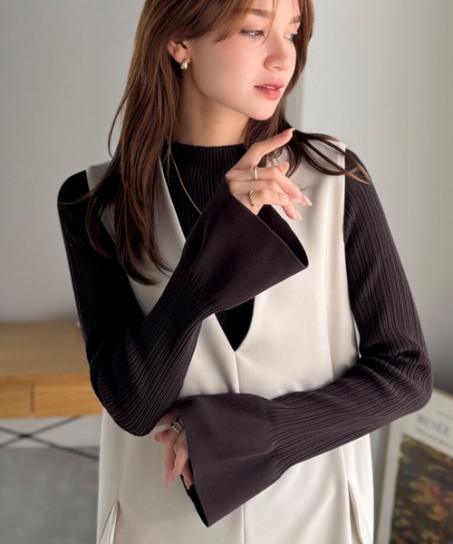 classicalelf(クラシカルエルフ)の「袖にキュン♪大人女子の旬顔トップス。袖フレアハイネックランダムリブニット(長袖)(ニット/セーター・レディース・ベージュ/チャコール/レッド/ブラウン/ブラック/アイボリー/ブルー・LARGE/MEDIUM/SMALL/X-LARGE)」の11枚目の写真