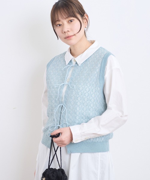 AMBIDEX（アンビデックス）の「幾何学レースジャカード リボンベスト（ベスト・レディース・サックスブルー/ブラック/アイボリー・FREE）」の4枚目の写真