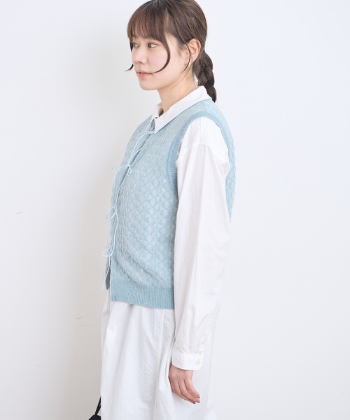 AMBIDEX（アンビデックス）の「幾何学レースジャカード リボンベスト（ベスト・レディース・サックスブルー/ブラック/アイボリー・FREE）」の5枚目の写真