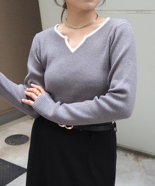 Thevon(ゼボン)の「バイカラーキーネックリブニット(ニット/セーター・レディース・アイボリー/ブラック/グレー/グリーン・FREE)」の3枚目の写真