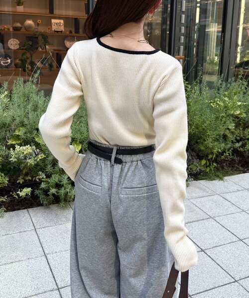 Thevon(ゼボン)の「バイカラーキーネックリブニット(ニット/セーター・レディース・アイボリー/ブラック/グレー/グリーン・FREE)」の8枚目の写真