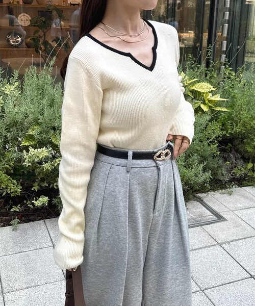 Thevon(ゼボン)の「バイカラーキーネックリブニット(ニット/セーター・レディース・アイボリー/ブラック/グレー/グリーン・FREE)」の9枚目の写真