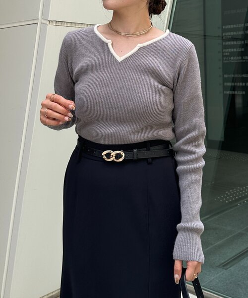 Thevon(ゼボン)の「バイカラーキーネックリブニット(ニット/セーター・レディース・アイボリー/ブラック/グレー/グリーン・FREE)」の21枚目の写真