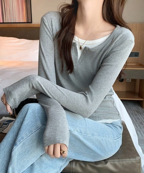 cammie(キャミー)の「キーネックレイヤードトップス(Tシャツ/カットソー・レディース・ダークグレー/ライトグレー/ブラック・M/L)」の1枚目の写真