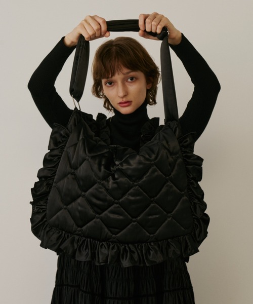 PERNA（ペルナ）の「まくらキルティングショルダーバッグ（ショルダーバッグ・レディース・ブラック/ホワイト・FREE）」の2枚目の写真