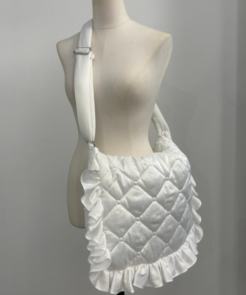 PERNA（ペルナ）の「まくらキルティングショルダーバッグ（ショルダーバッグ・レディース・ブラック/ホワイト・FREE）」の9枚目の写真