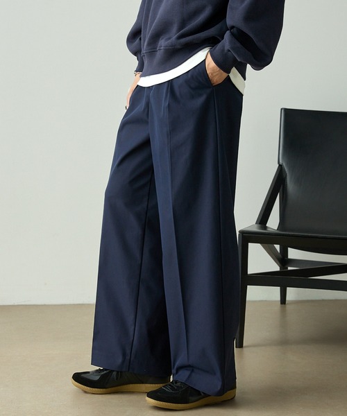 EMMA CLOTHES（エマクローズ）の「センタークリースタックワイドチノパンツ / UVカット・イージーケア（チノパンツ・メンズ・アイボリー/ブラック/ダークネイビー/ベージュ・M/S/L）」の4枚目の写真