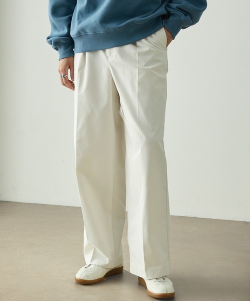 EMMA CLOTHES（エマクローズ）の「センタークリースタックワイドチノパンツ / UVカット・イージーケア（チノパンツ・メンズ・アイボリー/ブラック/ダークネイビー/ベージュ・M/S/L）」の2枚目の写真