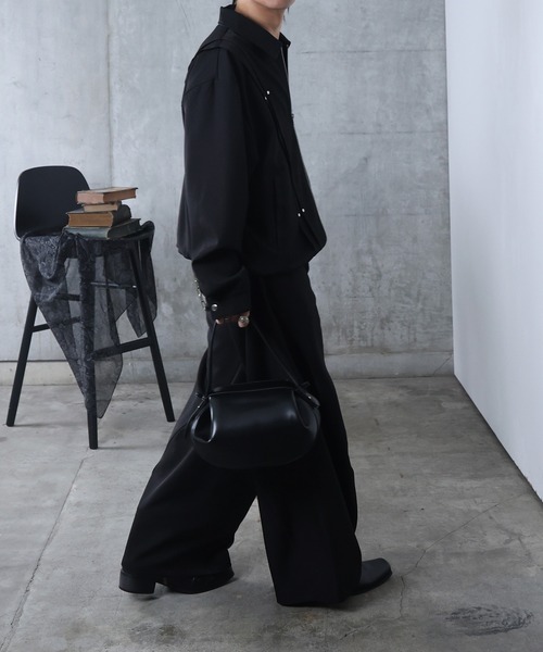 Confirm(コンファーム)の「プリーツ リベット ショート ダブルジップブルゾン ユニセックス(ブルゾン・メンズ・ブラック/グレー・M/L)」の4枚目の写真