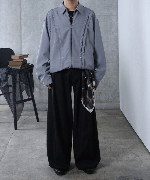 Confirm(コンファーム)の「プリーツ リベット ショート ダブルジップブルゾン ユニセックス(ブルゾン・メンズ・ブラック/グレー・M/L)」の3枚目の写真