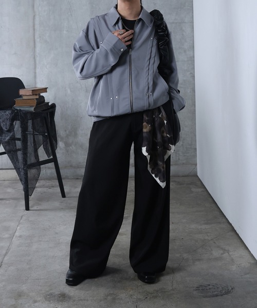 Confirm(コンファーム)の「プリーツ リベット ショート ダブルジップブルゾン ユニセックス(ブルゾン・メンズ・ブラック/グレー・M/L)」の13枚目の写真