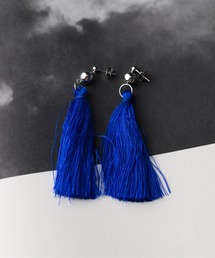 《チタンポスト ロングタッセルピアス》