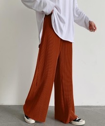 立体的なプリーツがこなれ感溢れるワイドパンツ