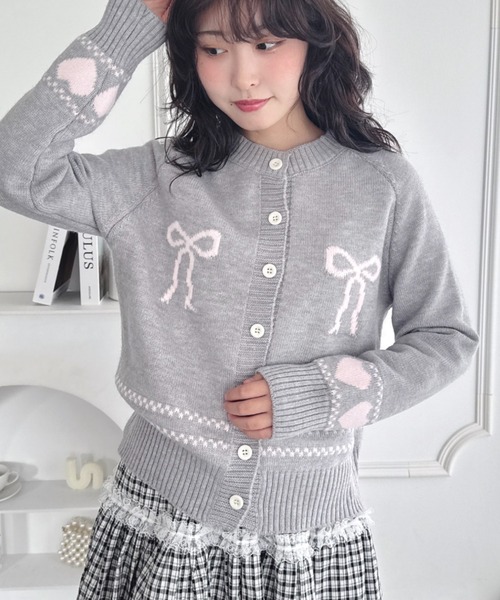 Loueme(ルエム)の「リボンハートジャガードニットカーディガン(カーディガン/ボレロ・レディース・レッド/アイボリー/グレー・FREE)」の3枚目の写真