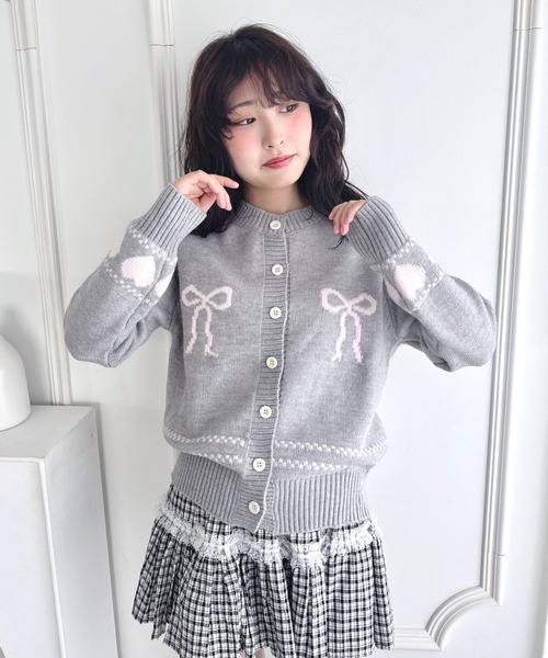 Loueme(ルエム)の「リボンハートジャガードニットカーディガン(カーディガン/ボレロ・レディース・レッド/アイボリー/グレー・FREE)」の8枚目の写真