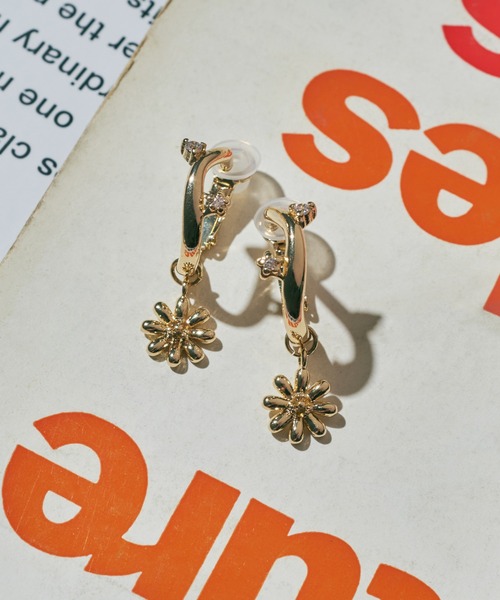 GOLDY（ゴールディ）の「リトル ブルーム イヤリング（イヤリング・レディース・シルバー/ゴールド/シルバー×ゴールド・FREE）」の3枚目の写真