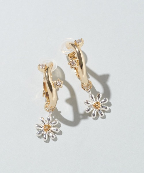 GOLDY（ゴールディ）の「リトル ブルーム イヤリング（イヤリング・レディース・シルバー/ゴールド/シルバー×ゴールド・FREE）」の6枚目の写真