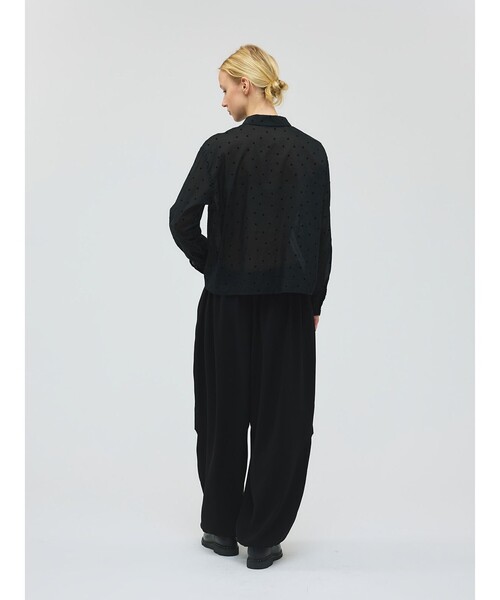 mizuiroind（ミズイロインド）の「mizuiro ind フロッキードットプリントシャツ（シャツ/ブラウス・レディース・オフホワイト/ネイビー/アイボリー/ブラック・FREE）」の16枚目の写真