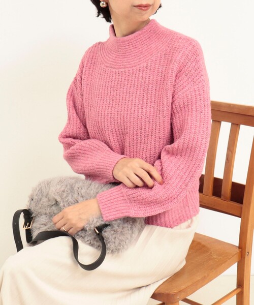 MICO COULIER（ミコクリエ）の「ラメホイルフレンチモックネックプルオーバーニット（ニット/セーター・レディース・ベージュ/ピンク/オフホワイト/サックスブルー・38）」の4枚目の写真