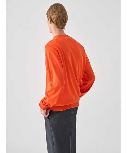 JOHN SMEDLEY（ジョンスメドレー）の「クルーネック長袖ニットプルオーバー（ニット/セーター・メンズ・ブルー系その他4/カーキ/ブラウン系その他/グレー系その他/ブラック/ブラウン系その他2/チャコールグレー/グレー/ブルー系その他/ダークグレー/グリーン/ベージュ系その他/ブラウン系その他3/レッド系その他/ホワイト/ダークネイビー/オレンジ・L/M/S/XL）」の22枚目の写真