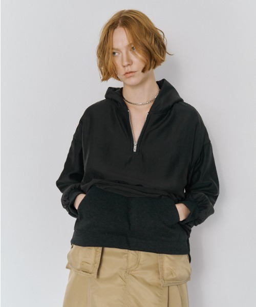 Muel Chic(ミュエルシック)の「Nicosia food pullover ニコシアフードプルオーバー(パーカー・レディース・ベージュ/ダークブラック/オフホワイト・FREE)」の2枚目の写真