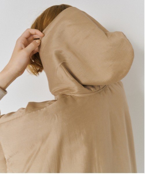Muel Chic(ミュエルシック)の「Nicosia food pullover ニコシアフードプルオーバー(パーカー・レディース・ベージュ/ダークブラック/オフホワイト・FREE)」の19枚目の写真