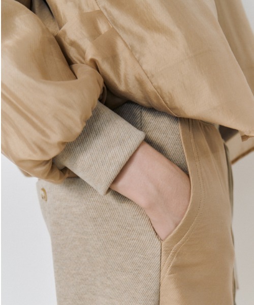 Muel Chic(ミュエルシック)の「Nicosia food pullover ニコシアフードプルオーバー(パーカー・レディース・ベージュ/ダークブラック/オフホワイト・FREE)」の20枚目の写真