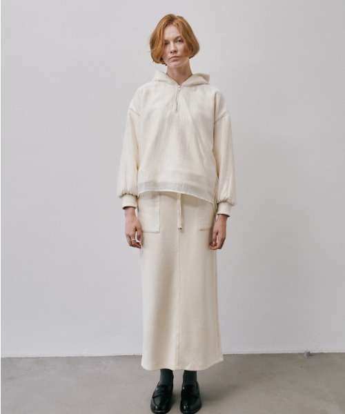 Muel Chic(ミュエルシック)の「Nicosia food pullover ニコシアフードプルオーバー(パーカー・レディース・ベージュ/ダークブラック/オフホワイト・FREE)」の16枚目の写真