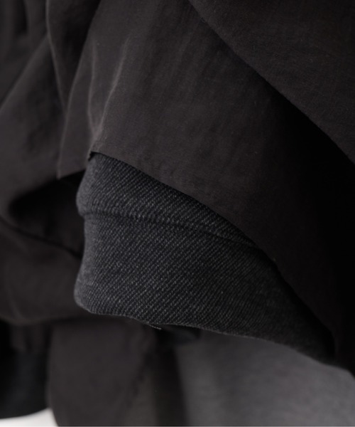 Muel Chic(ミュエルシック)の「Nicosia food pullover ニコシアフードプルオーバー(パーカー・レディース・ベージュ/ダークブラック/オフホワイト・FREE)」の11枚目の写真