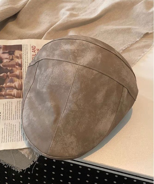 BARELY BLUE（ベアリーブルー）の「【 BARELY BLUE / ベアリーブルー 】 ビンテージ レザー調 ハンチング キャップ（ハンチング/ベレー帽・レディース・ブラウン系/ブラック系/ダークブラウン系/ダークグリーン系/ピンク系・FREE）」の4枚目の写真