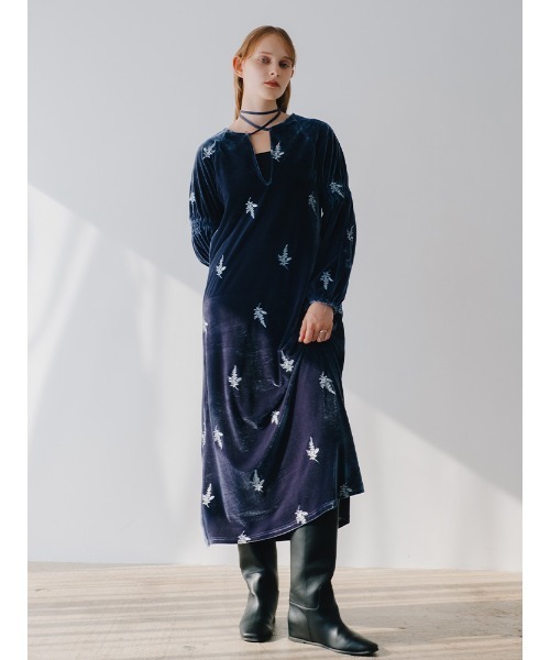 sahara(サハラ)の「Velour Embroidery Shirring Sleeve Dress/ベロアエンブロイダリーシャーリングスリーブドレス(ワンピース・レディース・ブラウン/ブラック/グレイッシュブルー・FREE)」の16枚目の写真