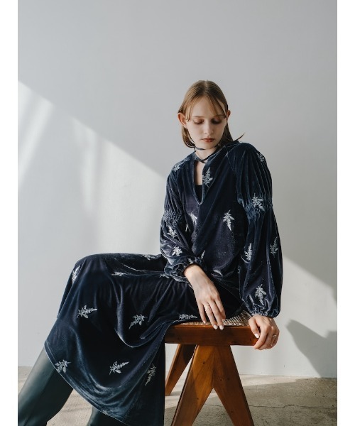 Velour Embroidery Shirring Sleeve Dress/ベロアエンブロイダリー