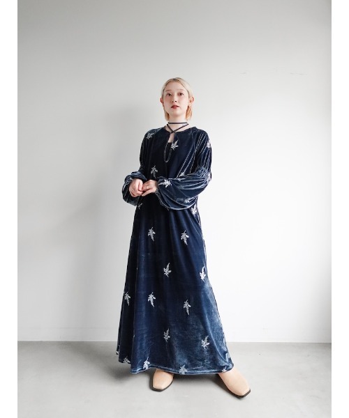 sahara(サハラ)の「Velour Embroidery Shirring Sleeve Dress/ベロアエンブロイダリーシャーリングスリーブドレス(ワンピース・レディース・ブラウン/ブラック/グレイッシュブルー・FREE)」の21枚目の写真