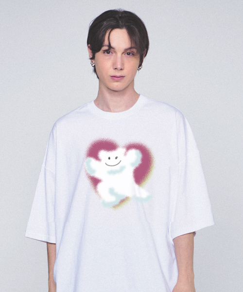 GRAVER（グレーバー）の「[ユニセックス]スプレーベアビッグクラウドスマイル半袖Tシャツ_ホワイト（Tシャツ/カットソー・レディース・ホワイト・SMALL/MEDIUM/LARGE/X-LARGE）」の2枚目の写真