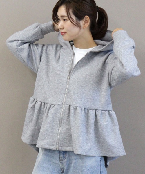 pufe（ピュフェ）の「【pufe】ペプラムフードパーカー（パーカー・レディース・グレー/ブラック・ONESIZE）」の15枚目の写真