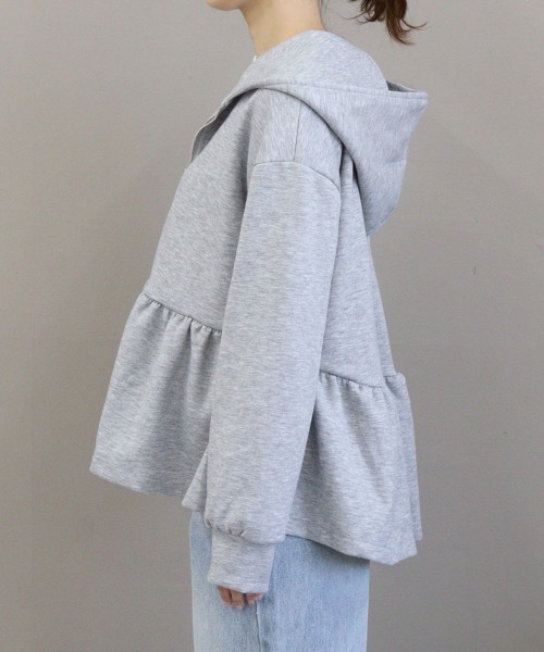 pufe（ピュフェ）の「【pufe】ペプラムフードパーカー（パーカー・レディース・グレー/ブラック・ONESIZE）」の11枚目の写真