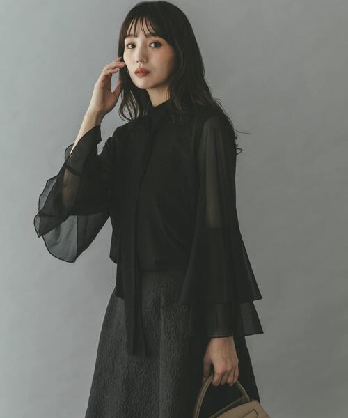 URBAN RESEARCH ROSSO WOMEN（アーバンリサーチ　ロッソ）の「シアーラメチュールフレアスリーブブラウス（シャツ/ブラウス・レディース・オフホワイト/ブラック・FREE）」の18枚目の写真