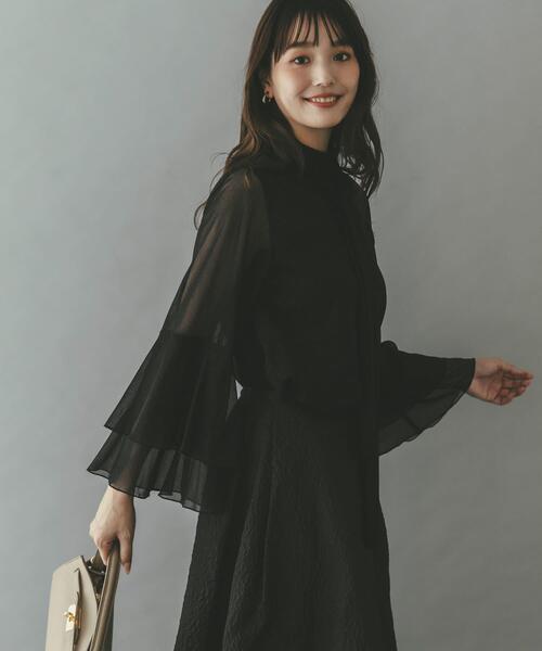 URBAN RESEARCH ROSSO WOMEN（アーバンリサーチ　ロッソ）の「シアーラメチュールフレアスリーブブラウス（シャツ/ブラウス・レディース・オフホワイト/ブラック・FREE）」の19枚目の写真