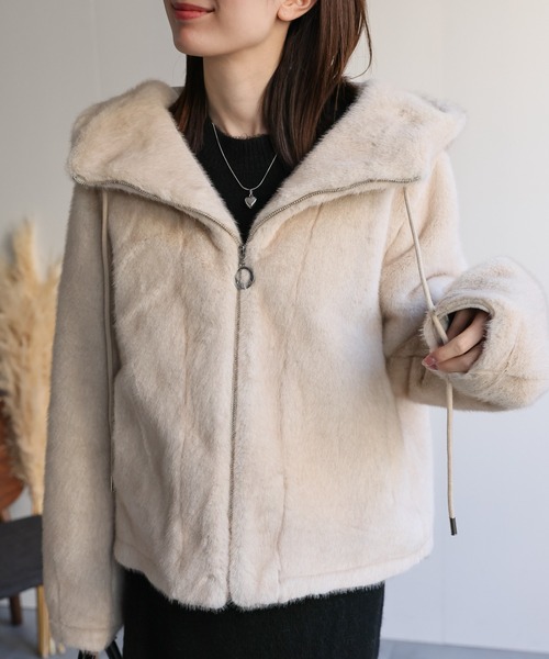 sakishimatokyo(サキシマトーキョー)の「フェイクファージップアップブルゾン/ボリュームファーコート(ブルゾン・レディース・ライトベージュ/ブラウン・FREE)」の7枚目の写真