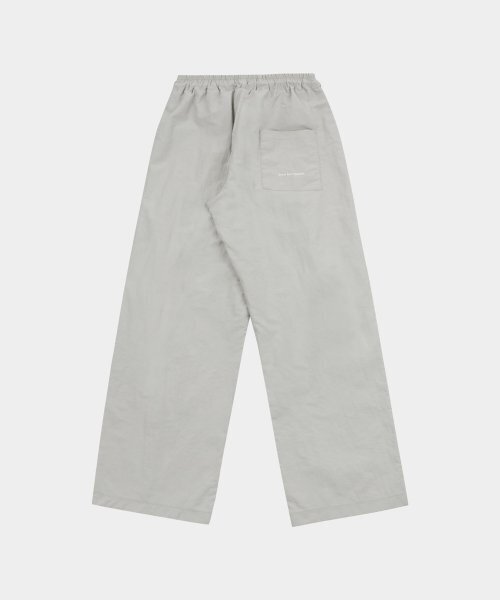 SLOW RECORD HOUSE(スローレコードハウス)の「ナイロンワンタックパンツ_ライトグレー(スウェットパンツ・レディース・その他・SMALL/MEDIUM/LARGE)」の3枚目の写真