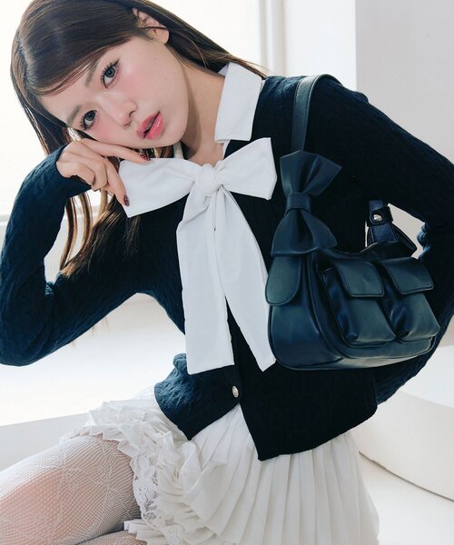 OLIVE des OLIVE（オリーブデオリーブ）の「【2WAY】ケーブルボウタイニット（ニット/セーター・レディース・ネイビー/サックスブルー/ブラック/トップグレー・FREE）」の2枚目の写真